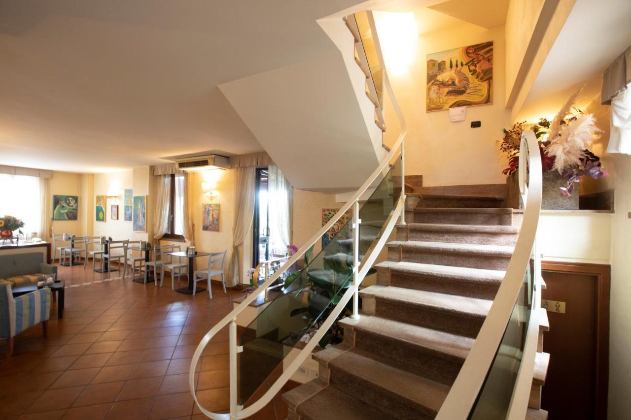 Hotel Arcobaleno Сиена Экстерьер фото