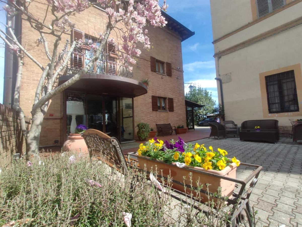 Hotel Arcobaleno Сиена Экстерьер фото