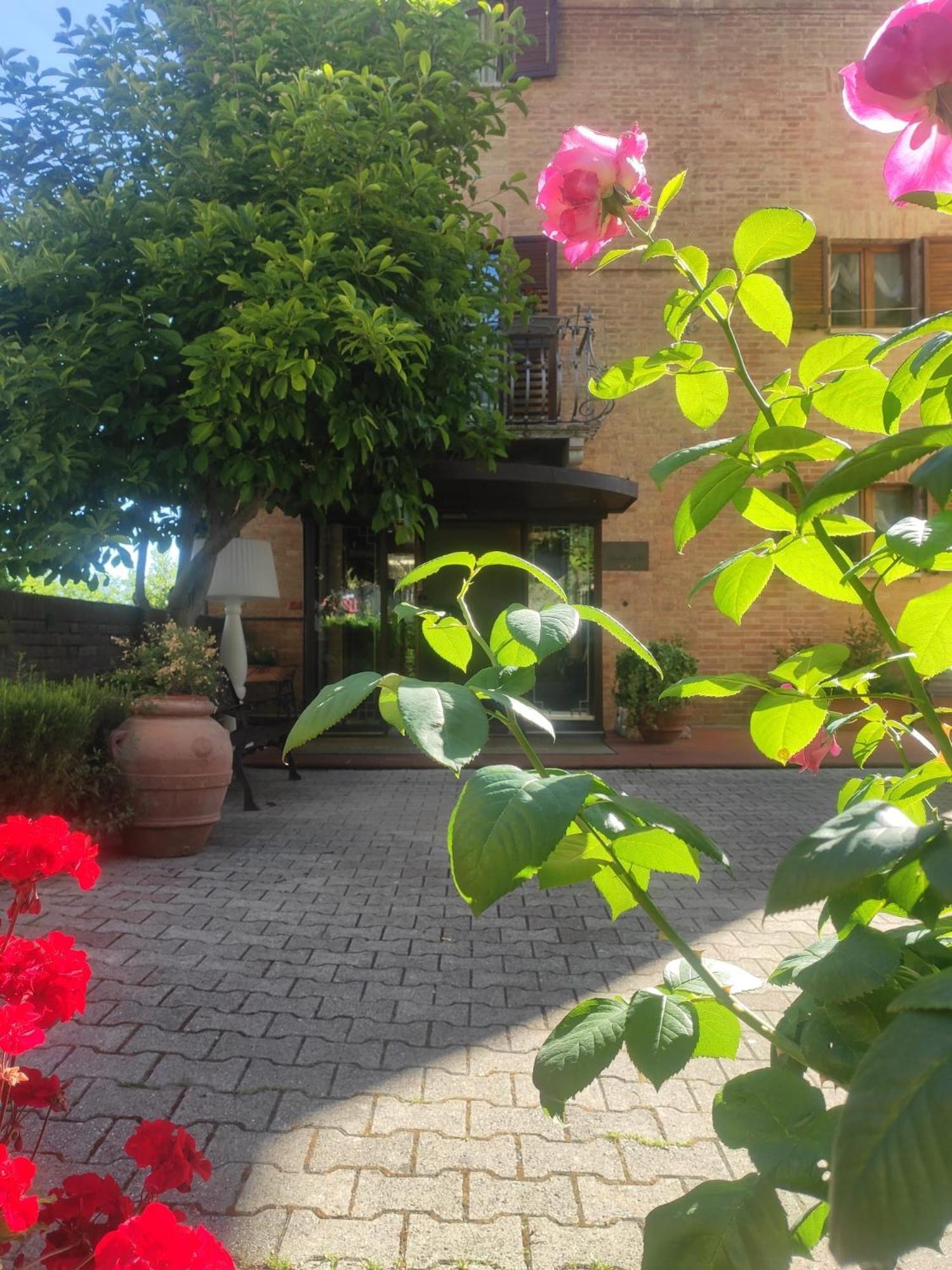 Hotel Arcobaleno Сиена Экстерьер фото