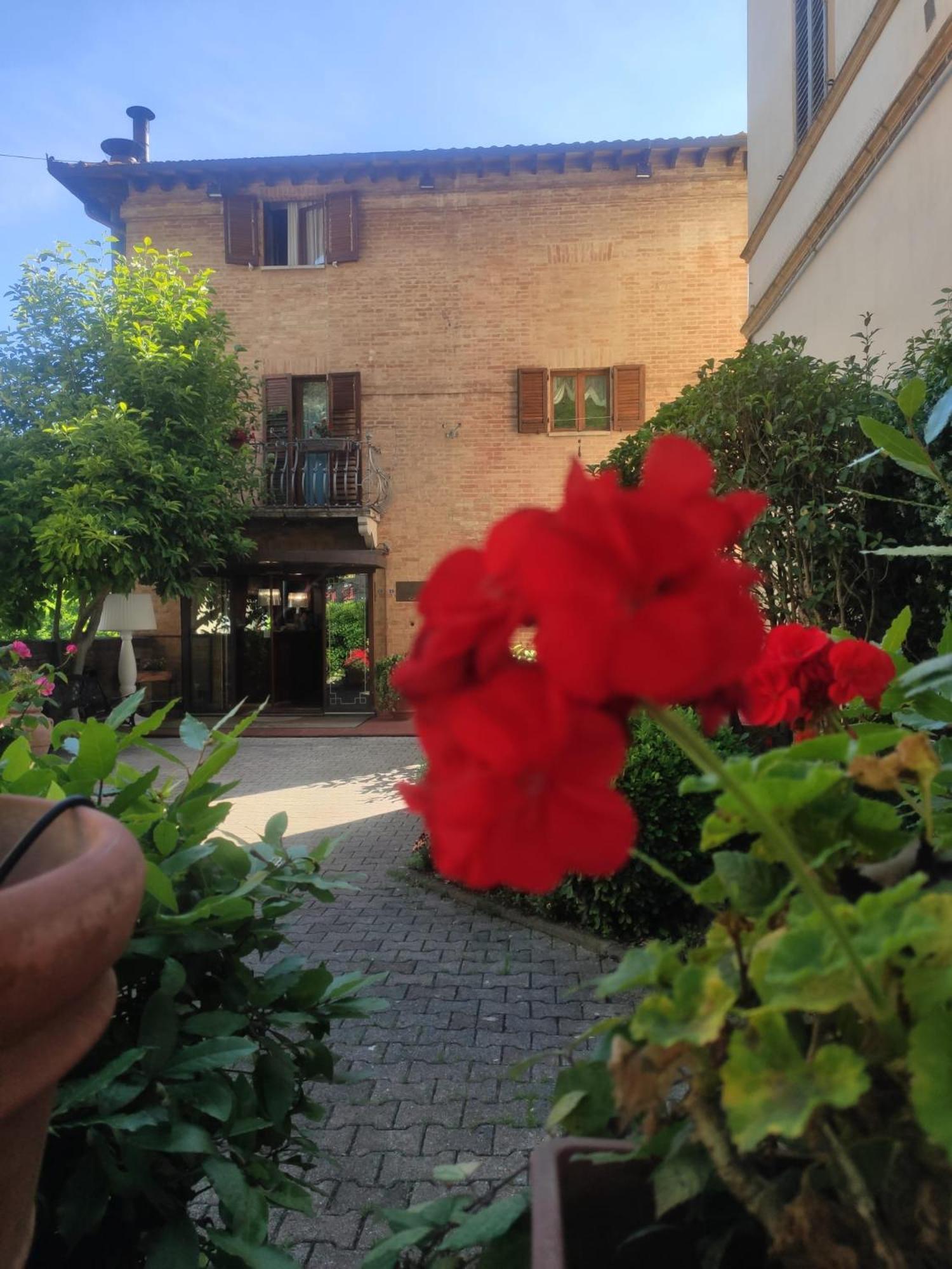 Hotel Arcobaleno Сиена Экстерьер фото